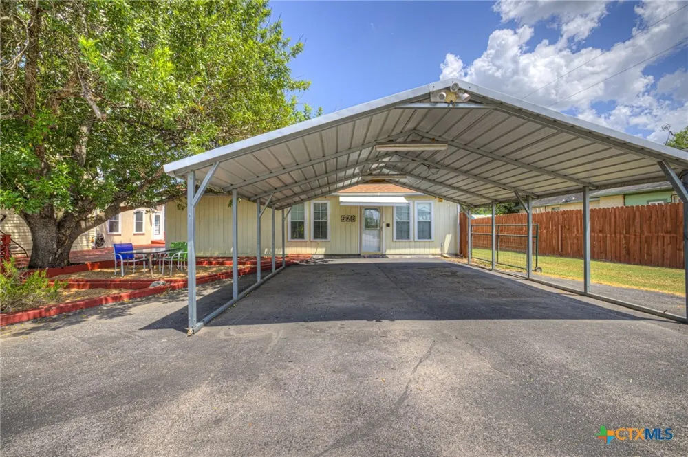 580 E Zipp Road New Braunfels, TX 78130