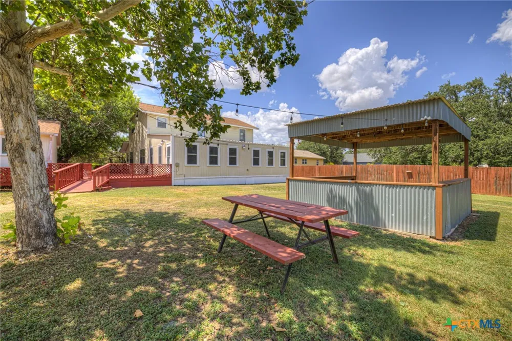 580 E Zipp Road New Braunfels, TX 78130