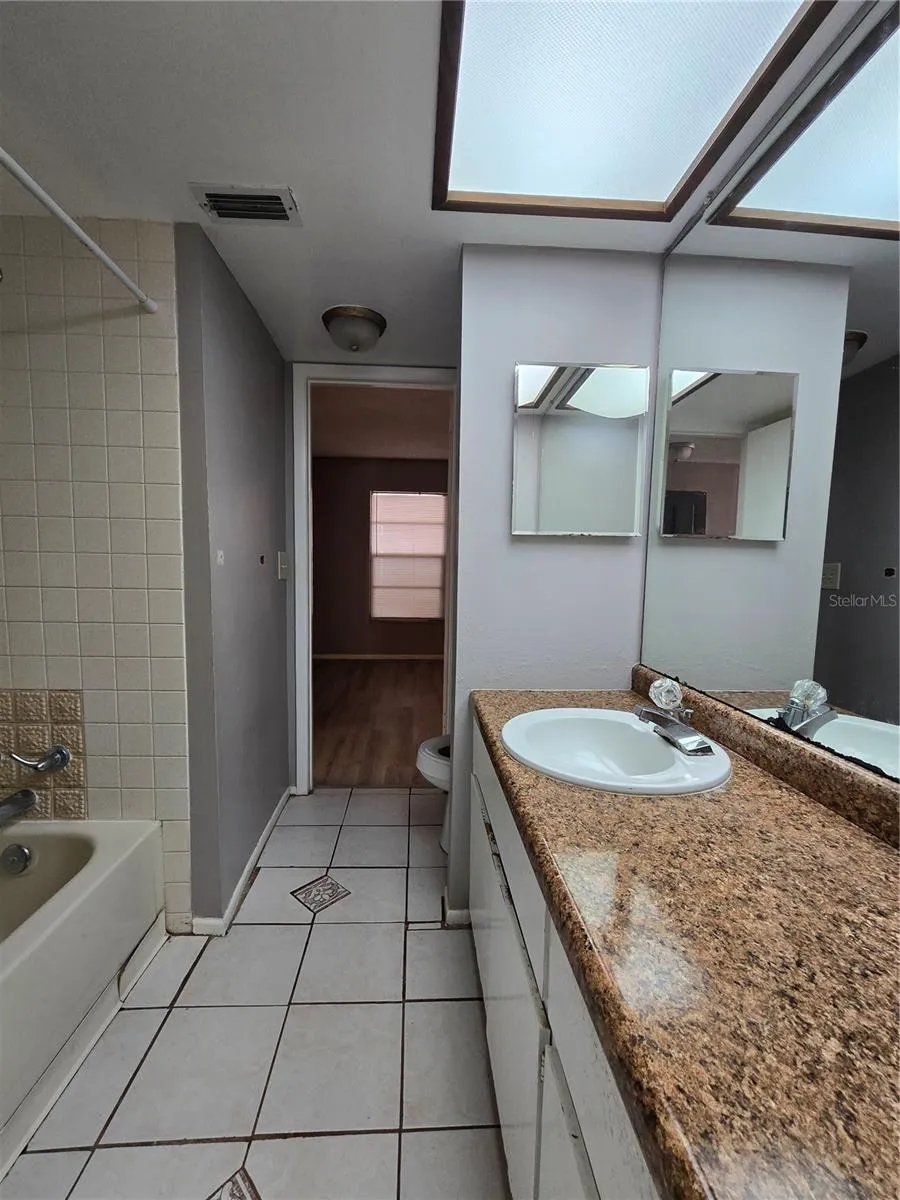 7838 NIAGARA AVENUE #305 Tampa, FL 33617