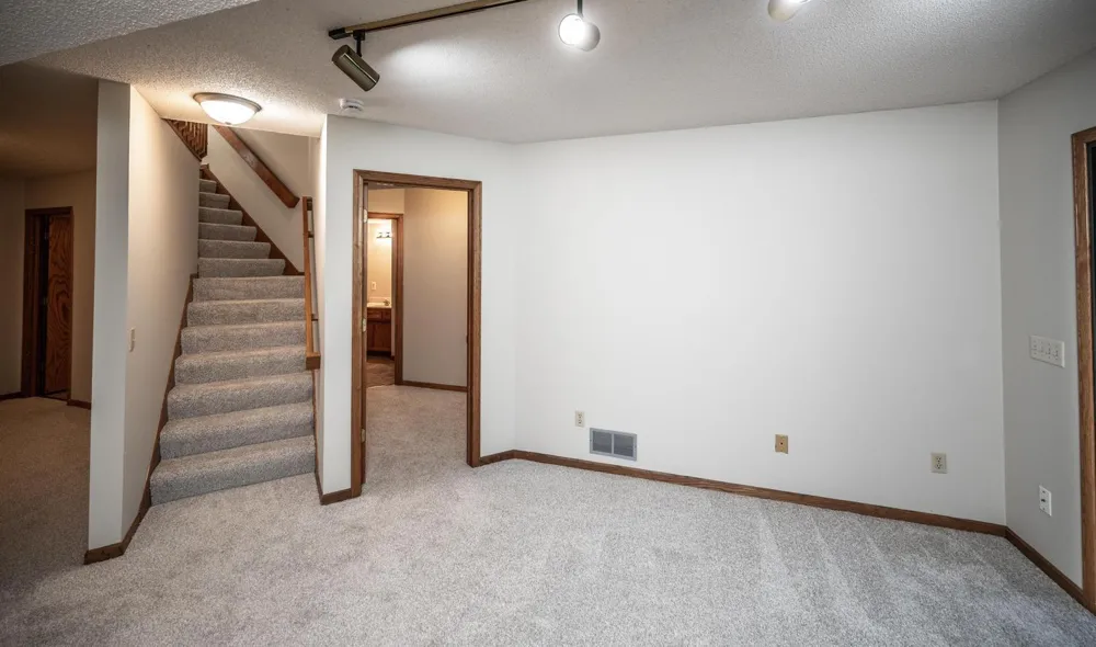14351 Glenda Drive Apple Valley, MN 55124