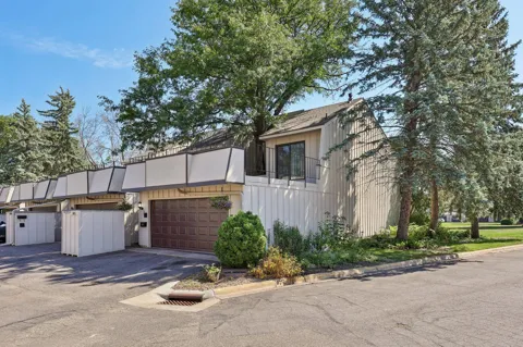 5815 Lake Curve Lane
