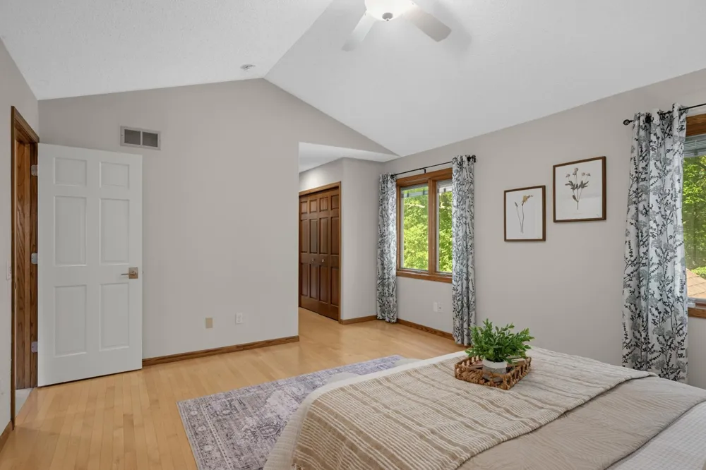 1655 Mallard Drive Eagan, MN 55122