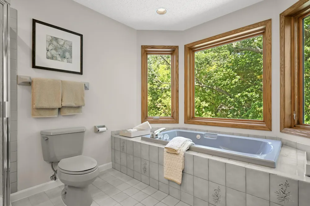 1655 Mallard Drive Eagan, MN 55122