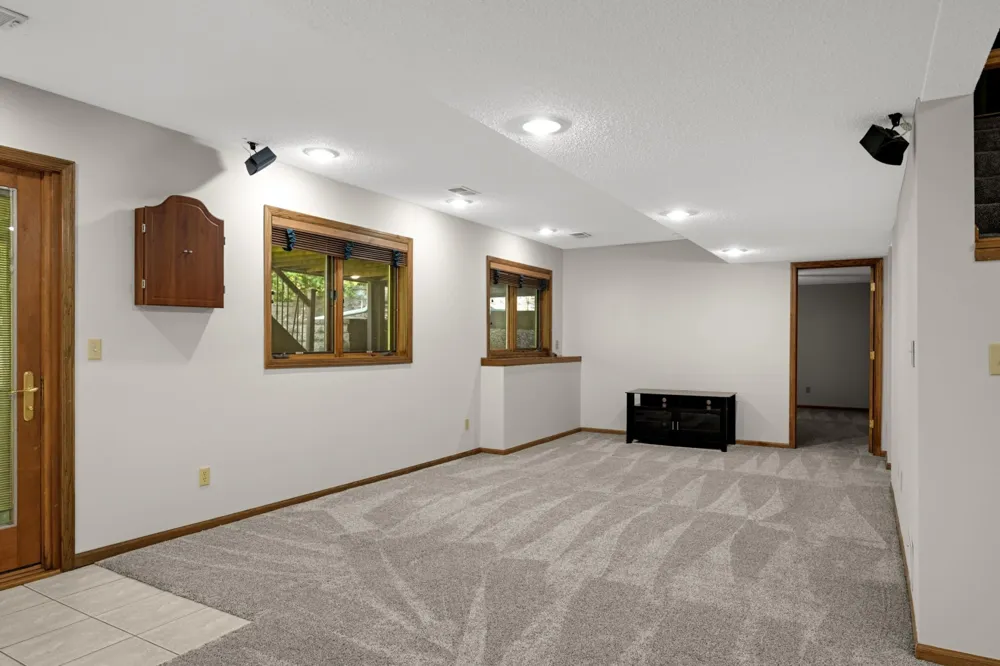 1655 Mallard Drive Eagan, MN 55122