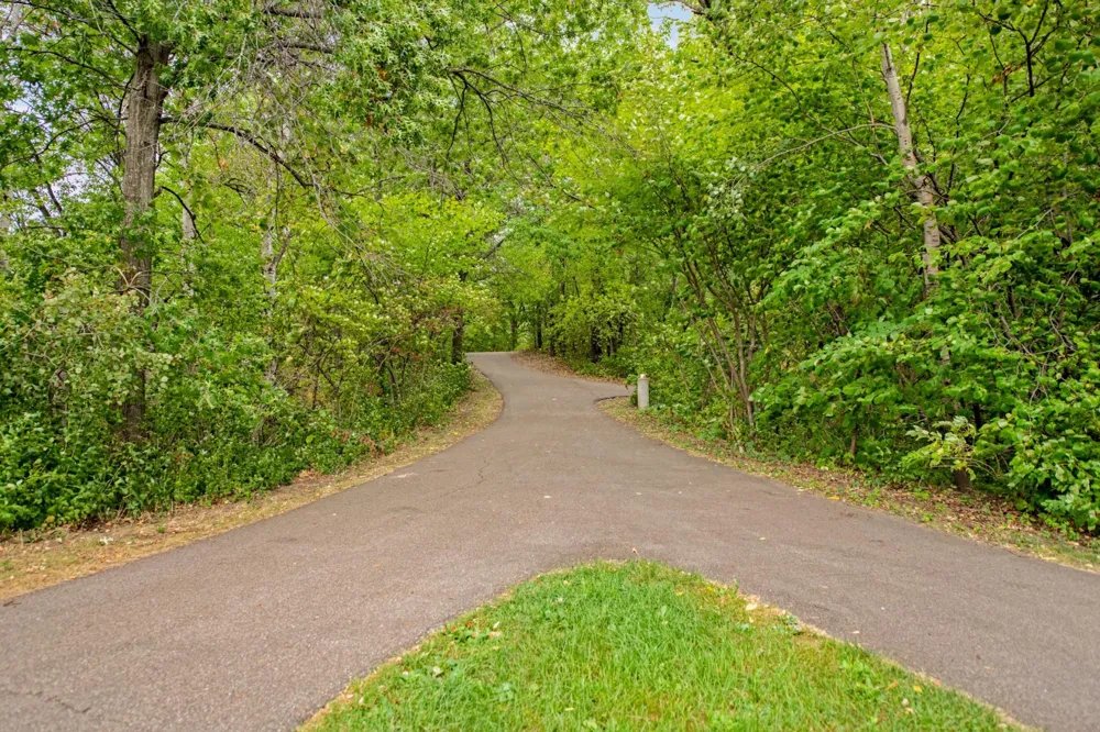 1655 Mallard Drive Eagan, MN 55122