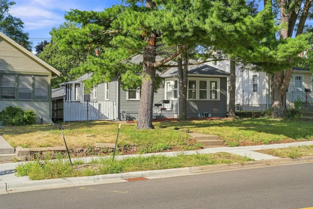 2211 Minnehaha Avenue E Saint Paul, MN 55119