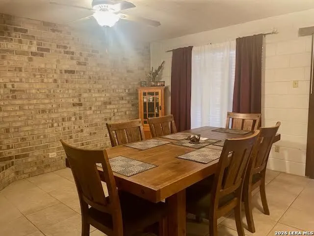 102 holman Lake City, TX 78368