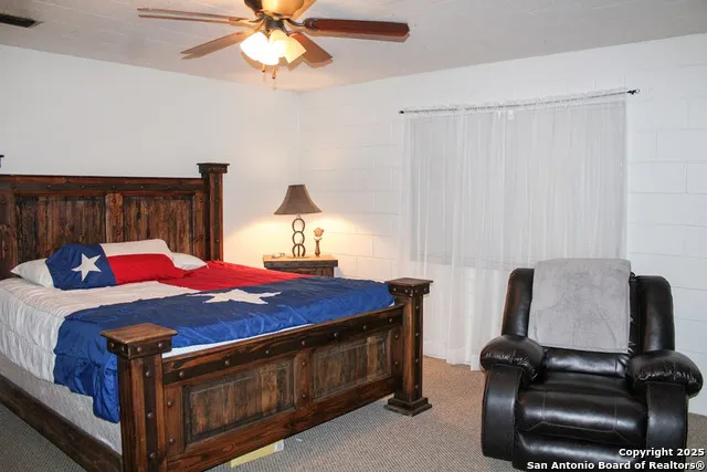 102 holman Lake City, TX 78368