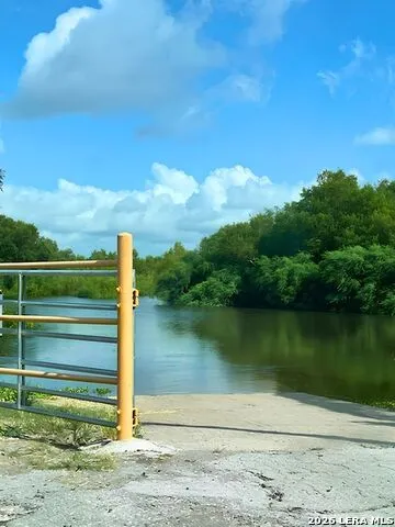 102 holman Lake City, TX 78368