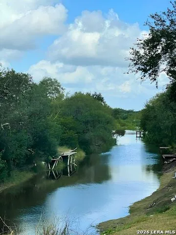 102 holman Lake City, TX 78368