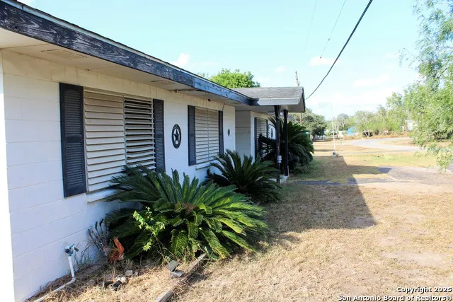 102 holman Lake City, TX 78368