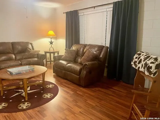 102 holman Lake City, TX 78368