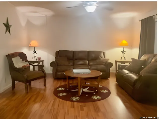 102 holman Lake City, TX 78368