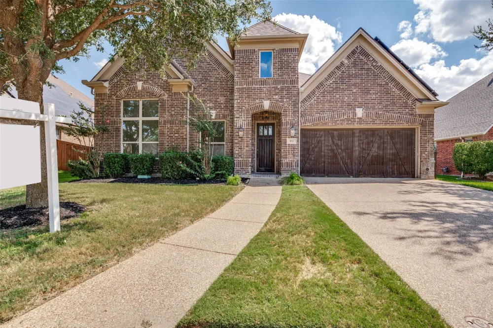 703 Waterlane Drive Mansfield, TX 76063