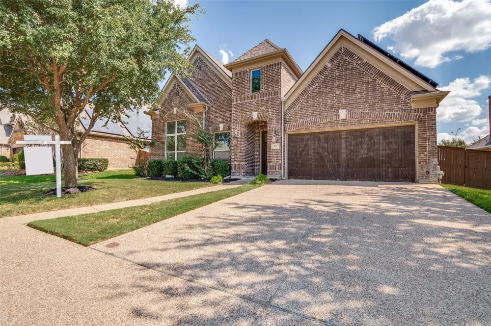703 Waterlane Drive Mansfield, TX 76063