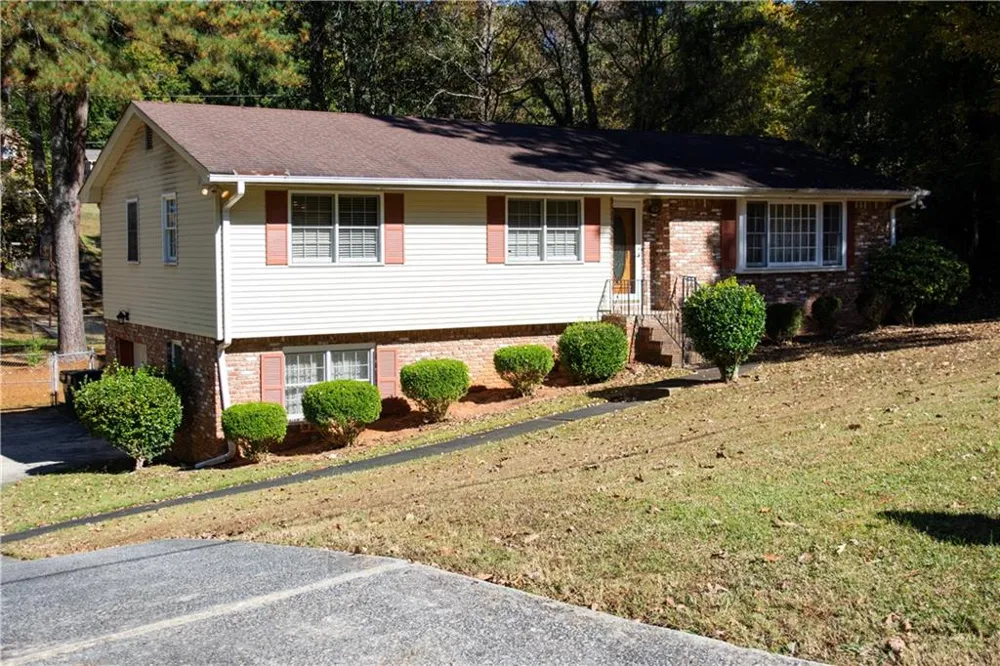 2719 Waleska Way East Point, GA 30344