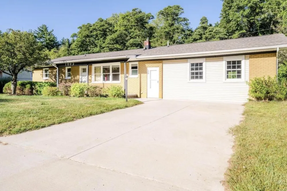1082 Louis Street Benton Harbor, MI 49022