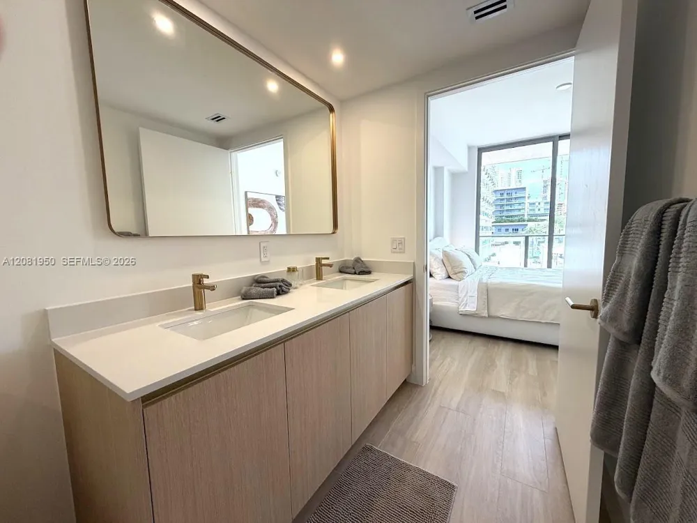 90 NE 32 #803 Miami, FL 33137