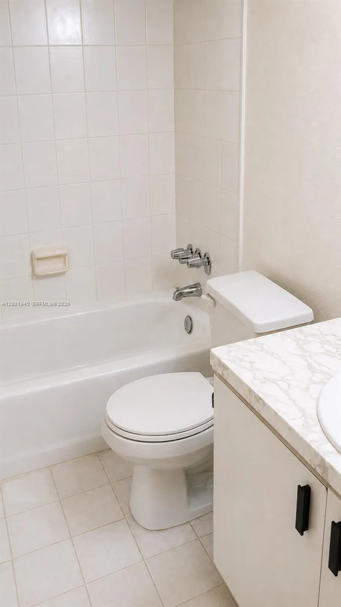 17911 NW 68th Ave #M201 Hialeah, FL 33015