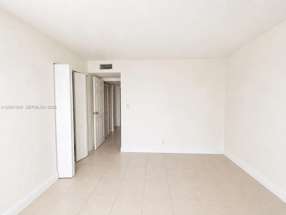 17911 NW 68th Ave #M201 Hialeah, FL 33015