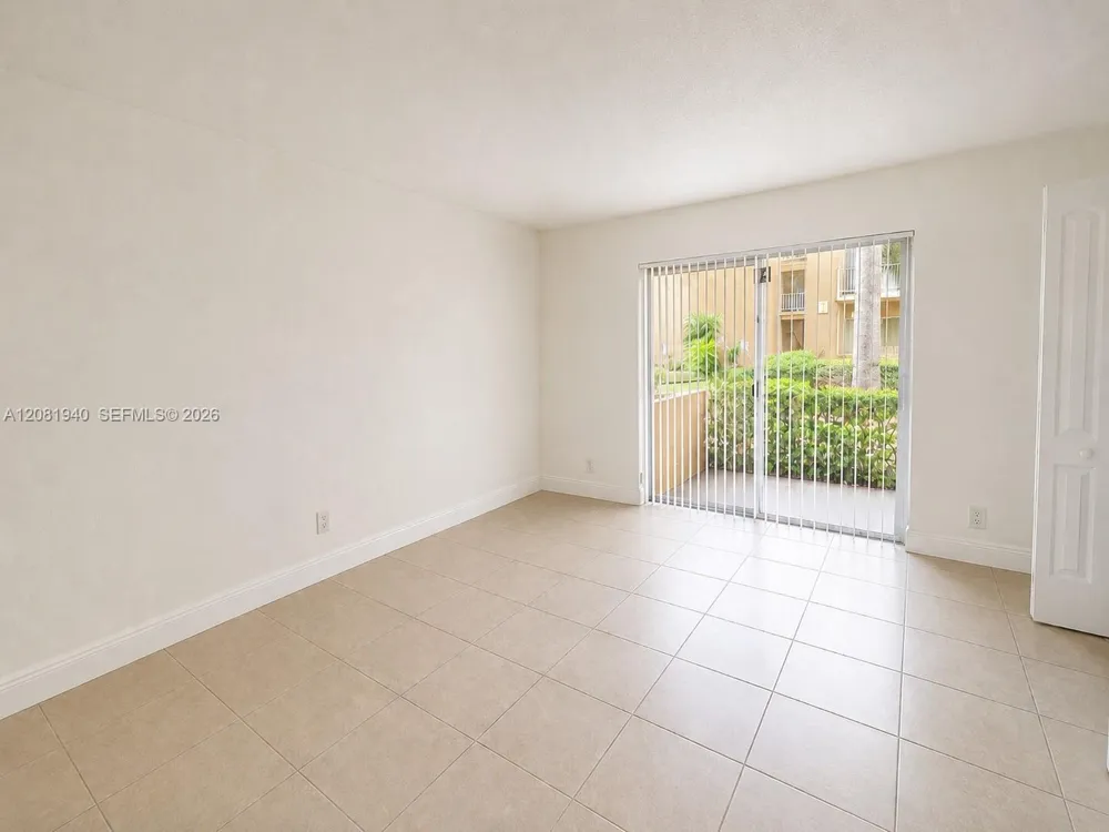 17911 NW 68th Ave #M201 Hialeah, FL 33015