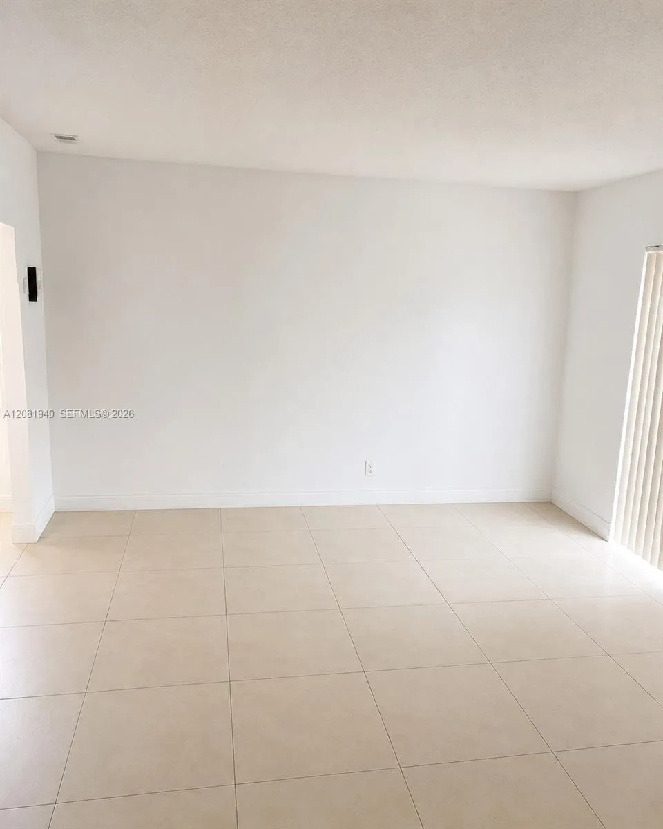 17911 NW 68th Ave #M201 Hialeah, FL 33015