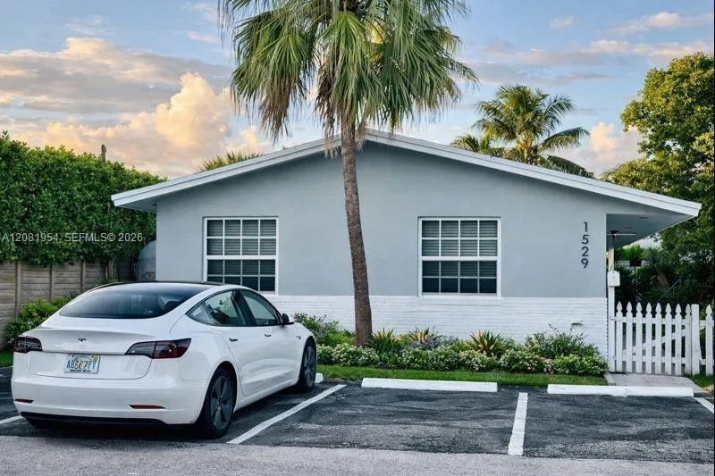 1529 SW 22nd St #1 Fort Lauderdale, FL 33315