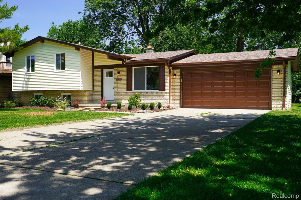 48297 Mallard Drive Chesterfield Township, MI 48047
