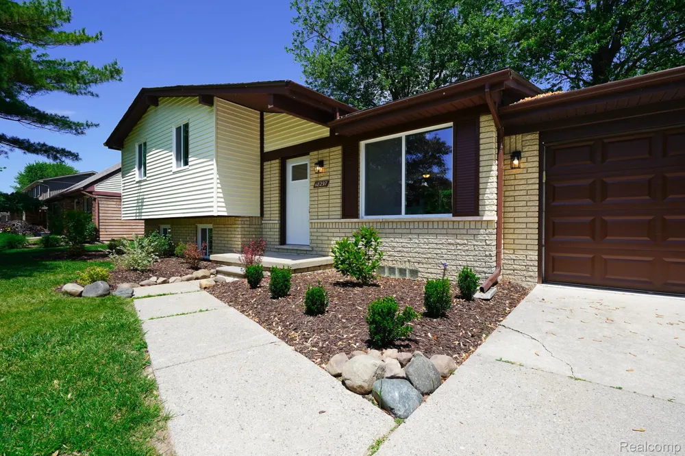 48297 Mallard Drive Chesterfield Township, MI 48047