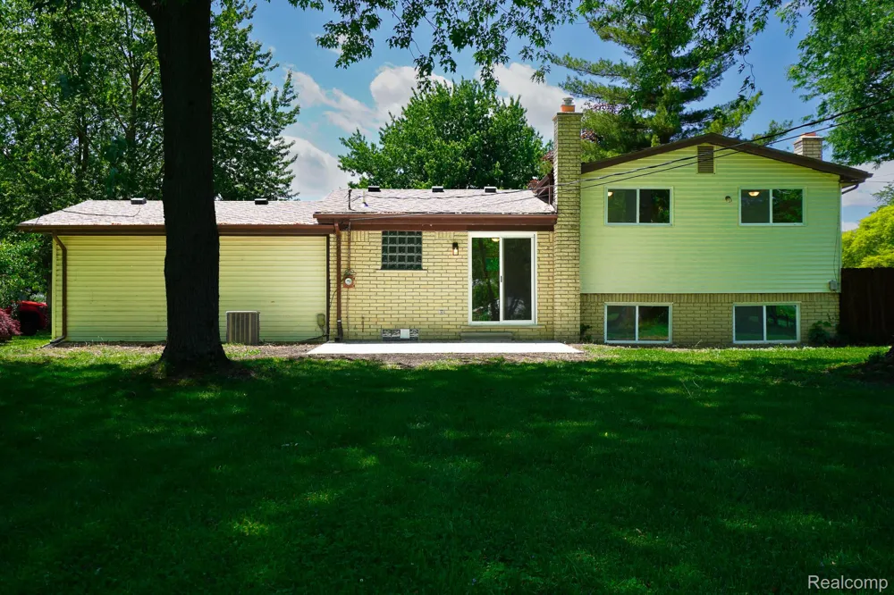 48297 Mallard Drive Chesterfield Township, MI 48047