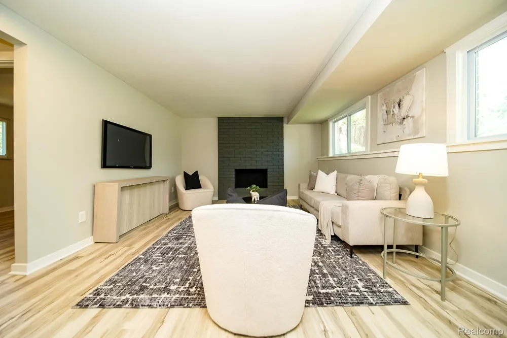 48297 Mallard Drive Chesterfield Township, MI 48047
