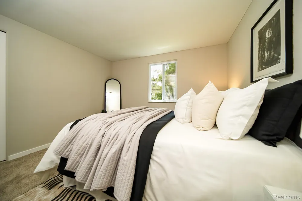48297 Mallard Drive Chesterfield Township, MI 48047
