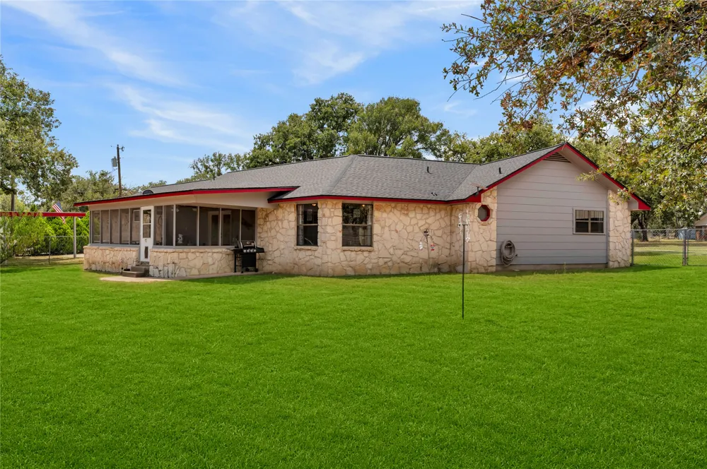 106 Greenwood Drive Buchanan Dam, TX 78609