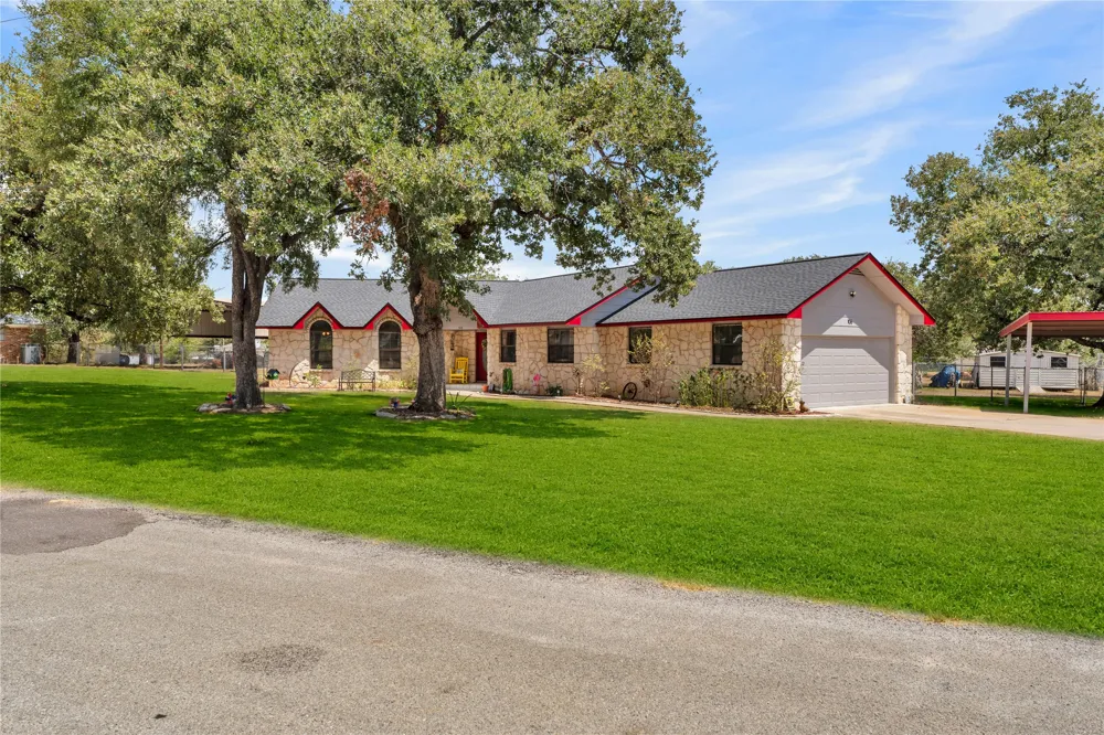 106 Greenwood Drive Buchanan Dam, TX 78609