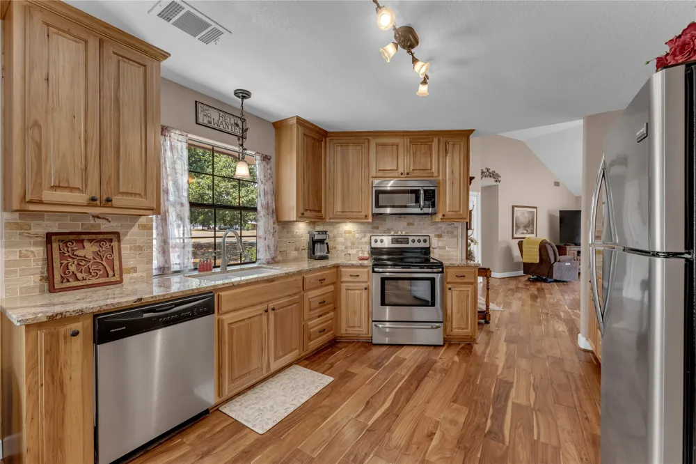 106 Greenwood Drive Buchanan Dam, TX 78609