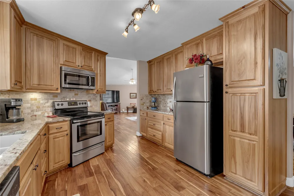 106 Greenwood Drive Buchanan Dam, TX 78609