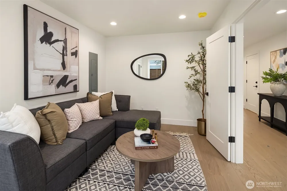 4406 1st Avenue NE Seattle, WA 98105