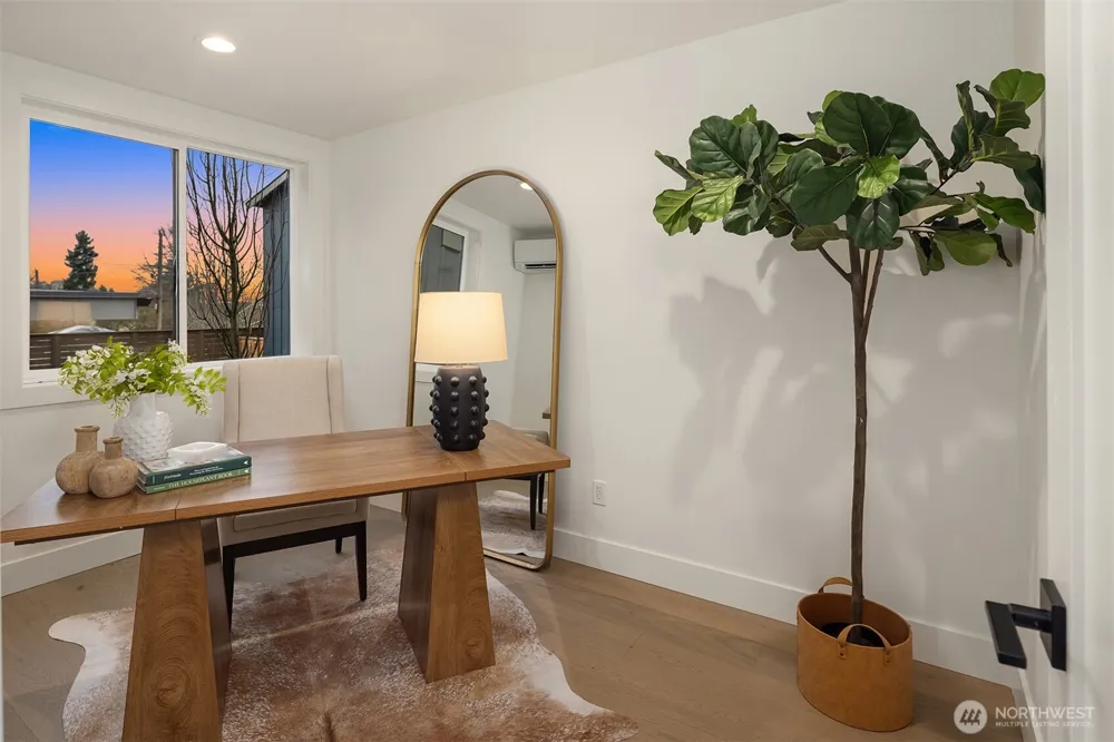 4406 1st Avenue NE Seattle, WA 98105
