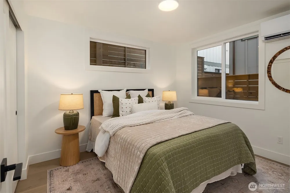 4406 1st Avenue NE Seattle, WA 98105