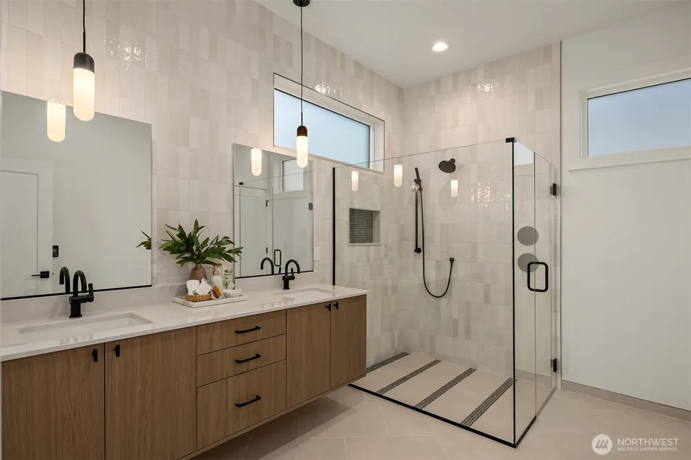 4406 1st Avenue NE Seattle, WA 98105