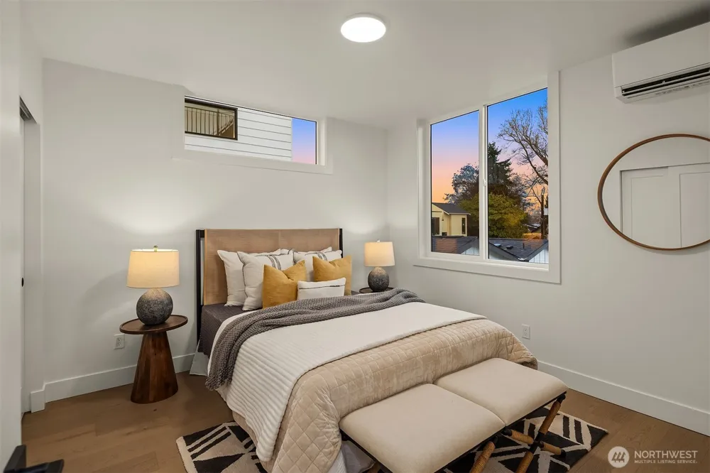 4406 1st Avenue NE Seattle, WA 98105