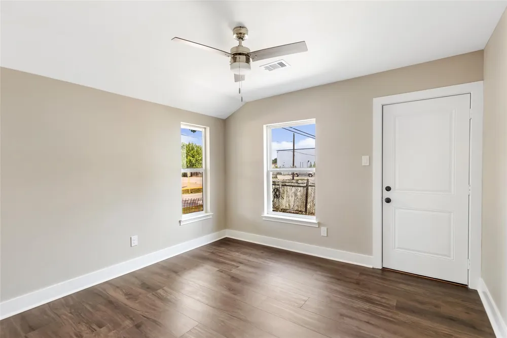 301 S Magnolia Street Highlands, TX 77562