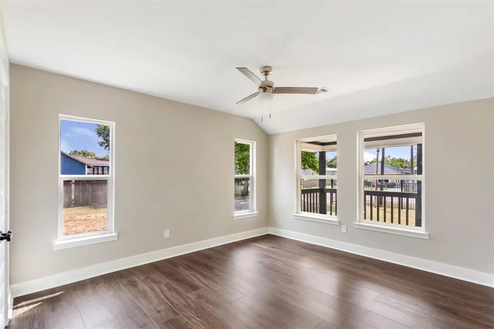 301 S Magnolia Street Highlands, TX 77562