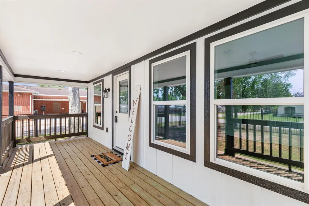301 S Magnolia Street Highlands, TX 77562