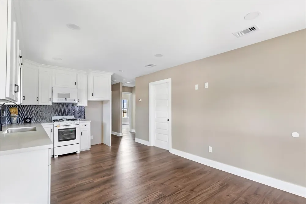 301 S Magnolia Street Highlands, TX 77562