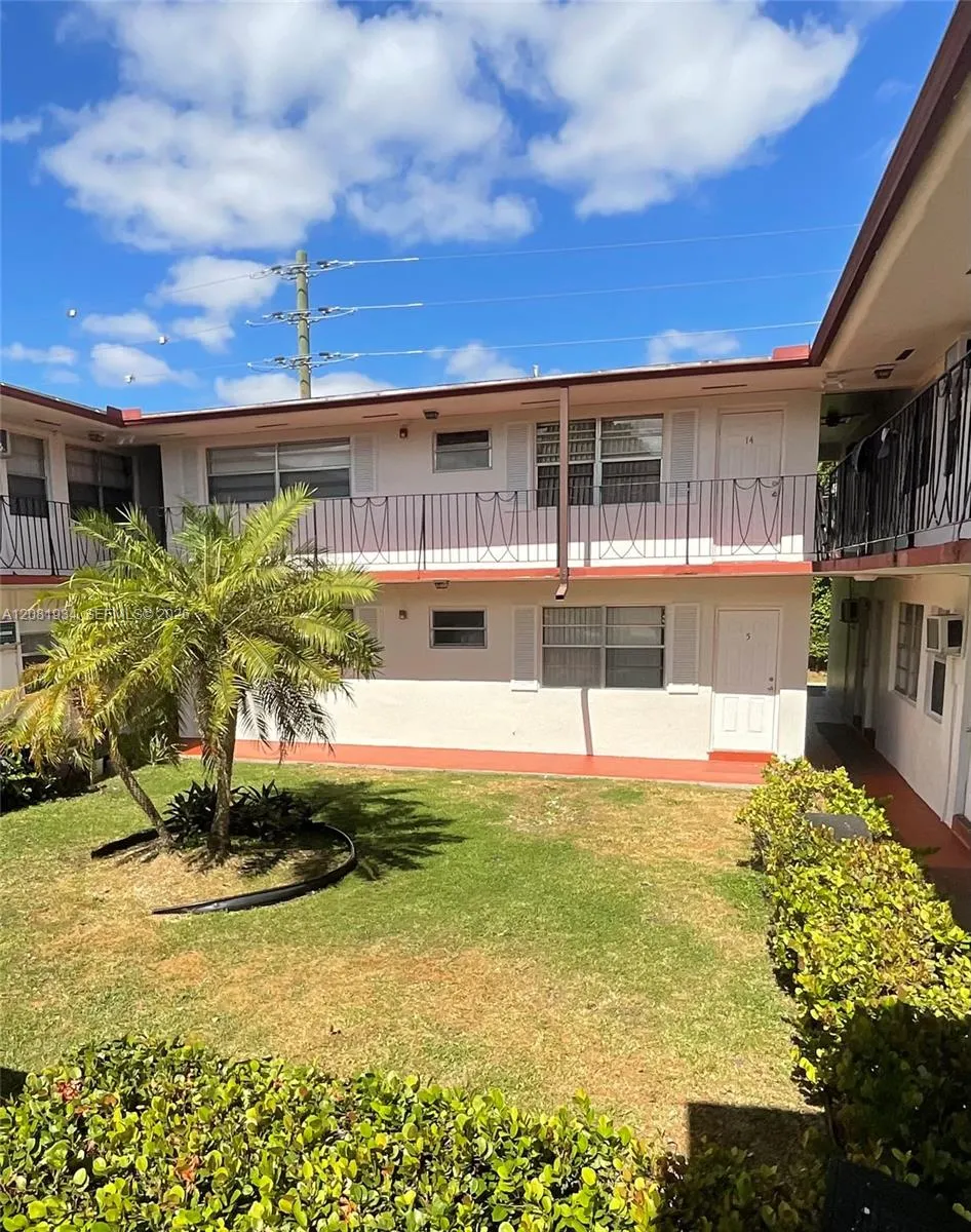 11605 Canal Dr #8S North Miami, FL 33181
