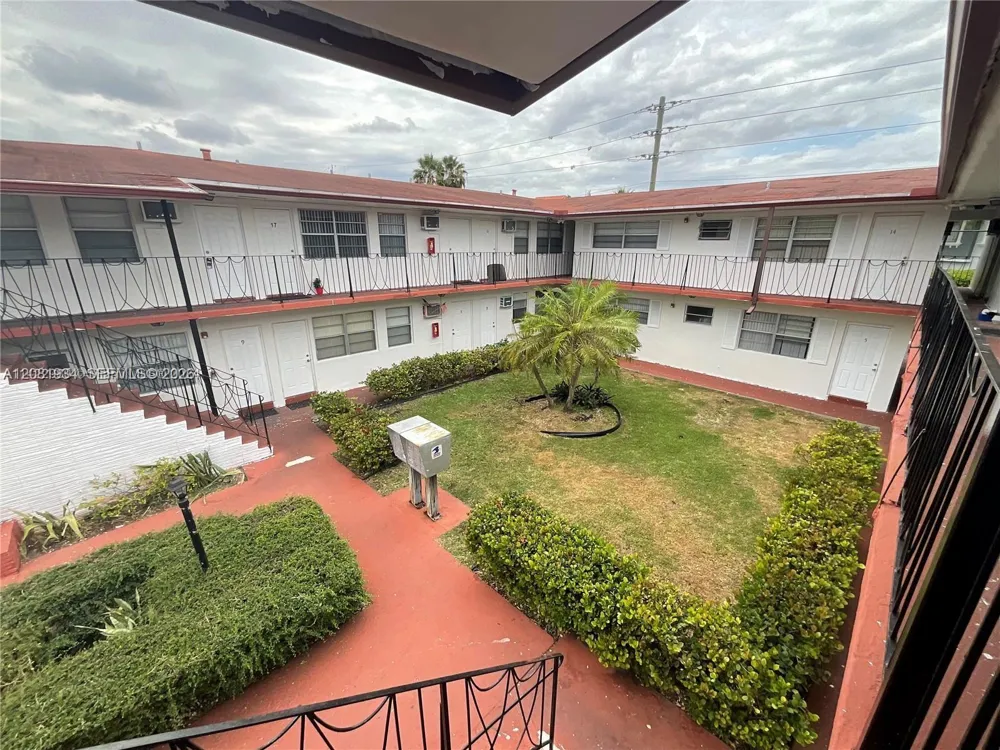 11605 Canal Dr #8S North Miami, FL 33181