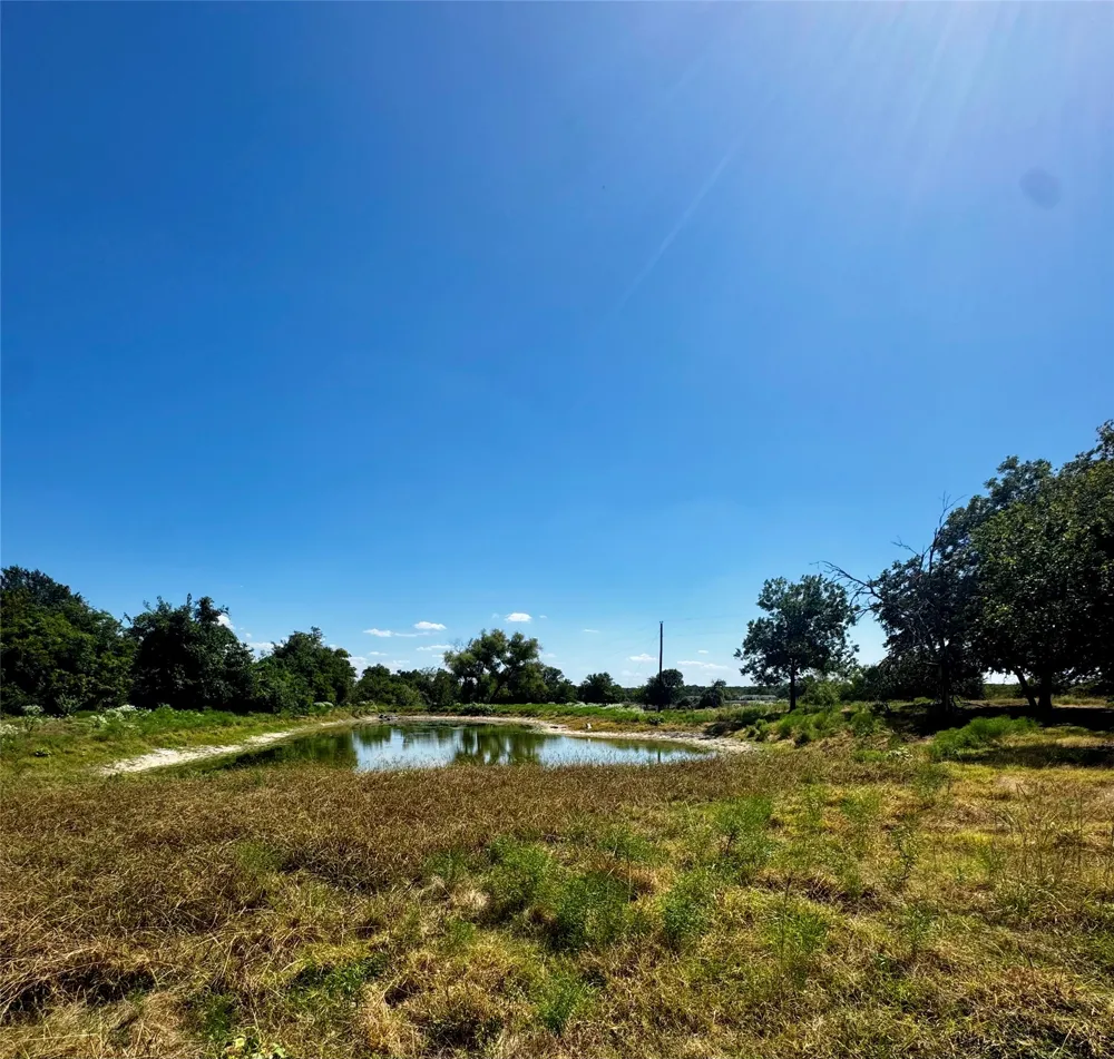 16 CR 327 Granger, TX 76530