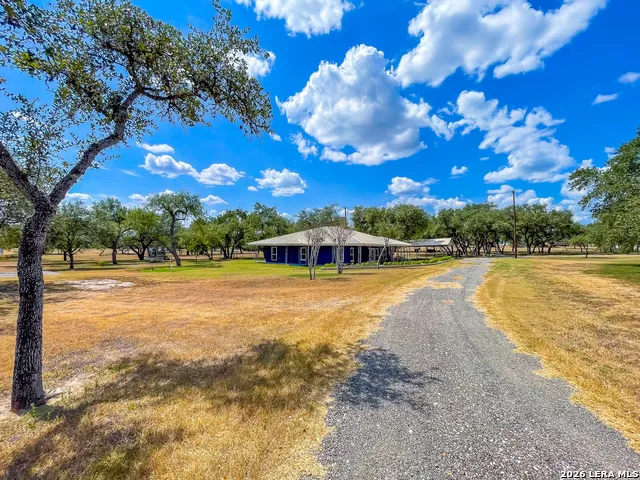 2815 Orange Ln Beeville, TX 78102