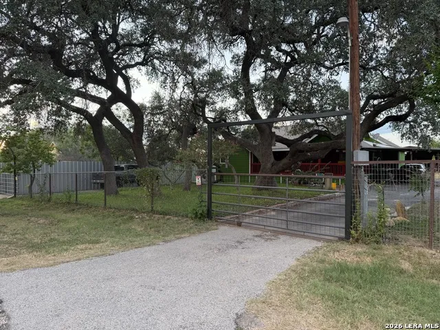 2366 Royal Oaks Poteet, TX 78065